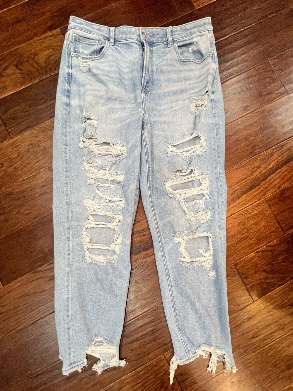 American Eagle Outfitters Light Blue Distressed Mom Jean